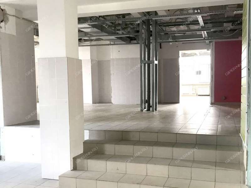 помещение под торговую площадь на улице Коминтерна