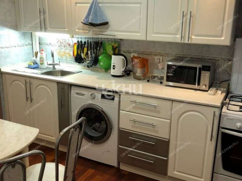 четырёхкомнатная квартира на улице Родионова дом 180/1