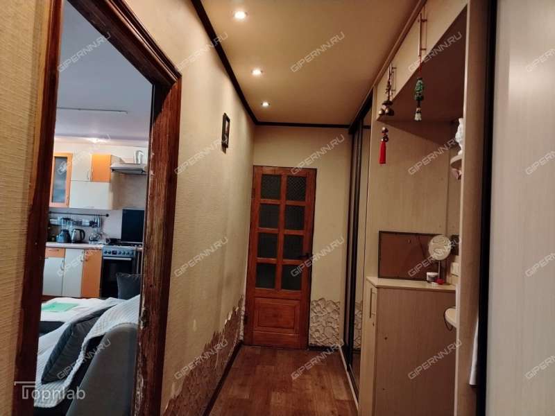 четырёхкомнатная квартира в 2-м микрорайоне дом 1 город Кстово