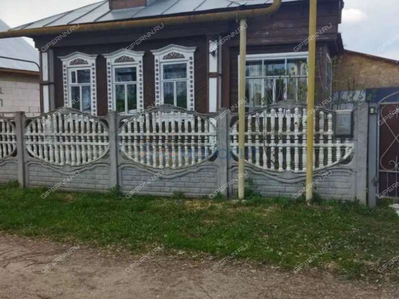 дом на Центральной улице село Дубское