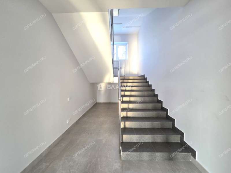 здание под офис, торговую площадь на улице Ларина